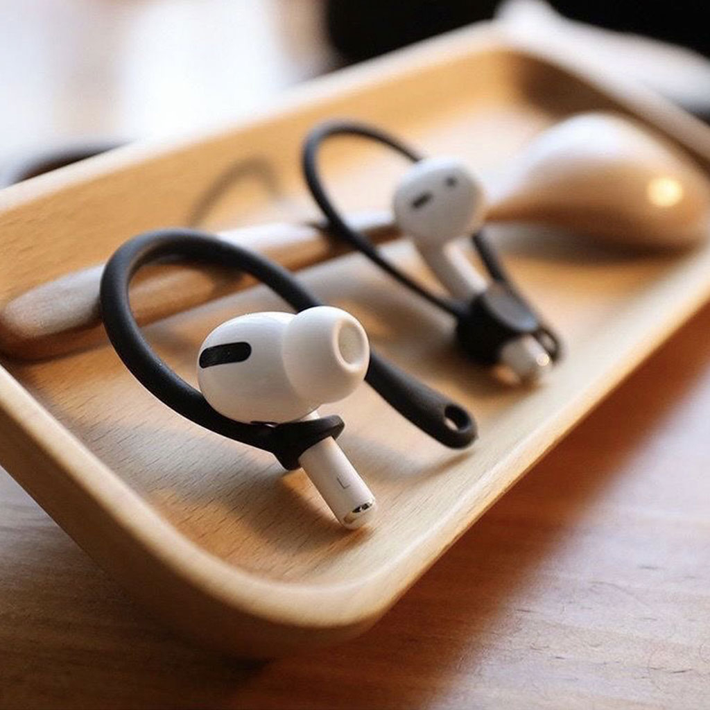 Черные удобные крепления для беспроводных наушников AirPods Pro